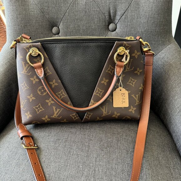 LOUIS VUITTON Monogram V Tote BB - Picture 3 of 13